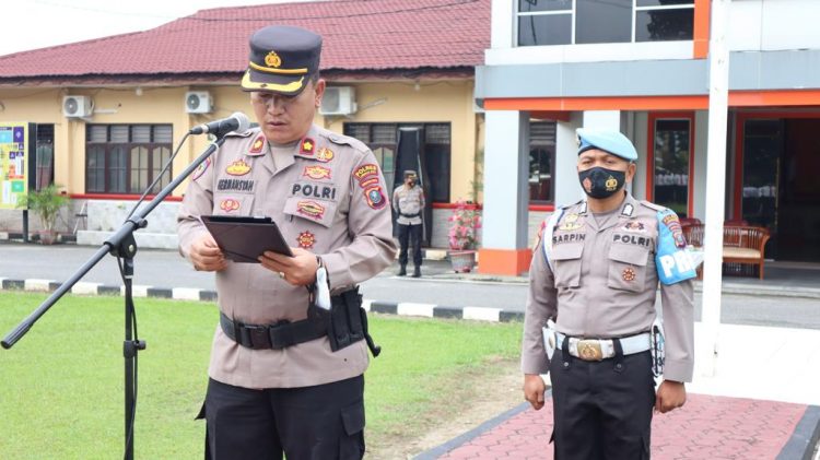 Waka Polres Labuhanbatu KOMPOL Drs. Hermansyah S. membacakan sambutan Kepala kepolisian sumatera utara (Kapoldasu) Irjen Pol Drs. RZ Panca Putra Msi