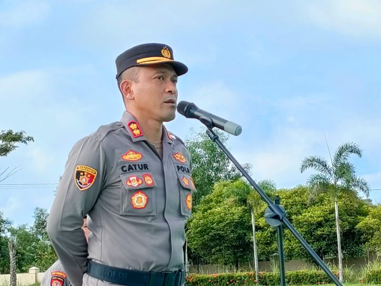 Kapolres Bangka Barat AKBP Catur Prasetiyo, S.I.K pimpin apel pagi jam Pimpinan
