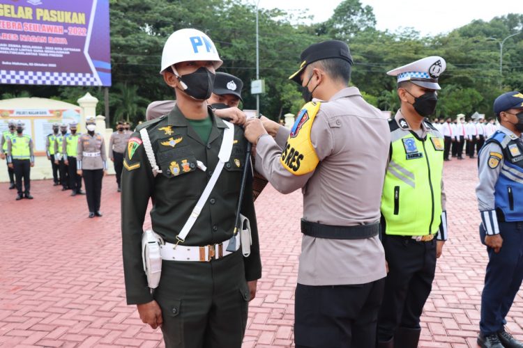 Kapolres Nagan Raya AKBP Setiyawan Eko Prasetiya, S.H.,S.I.K. pimpin apel gelar pasukan Operasi Zebra Seulawah Tahun 2022