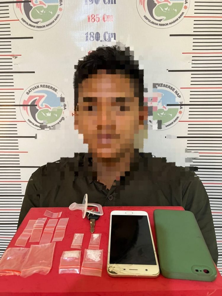 Satres Narkotika Polres Nagan Raya berhasil menangkap serta mengamankan terduga pelaku pengedar Narkoba, jenis sabu sabu