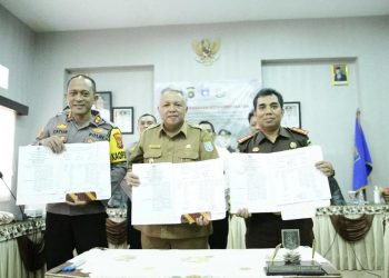 Pemerintah Kabupaten (Pemkab) Bangka Barat (Babar) melakukan penandatanganan Memorandum of Understanding (MoU) dengan Kejaksaan Negeri (Kejari) dan Kepolisian Resor (Polres)