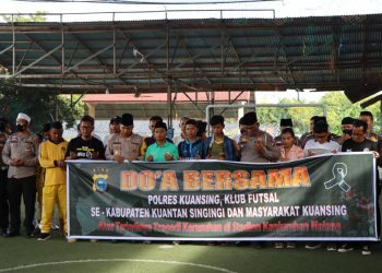 Kapolres Kuantan Singingi (Kuansing) bersama staf menghadiri Pembukaan Turnamen Futsal FORDEKS (Forum Orgen Tunggal Dendang Kuantan Singingi) Cup I tahun 2022 dan Do'a Bersama Polres Kuansing dan Klub Futsal Se Kabupaten Kuansing dalam rangka Solidaritas Tragedi Kerusuhan Stadion Kanjuruhan Malang