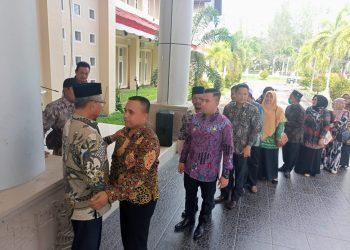 Bupati Nagan Raya HM. Jamin Idham memimpin apel perpisahan dengan seluruh pejabat dan para ASN lingkup Pemkab Kabupaten Nagan Raya