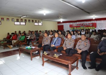 Polres Dairi bersama dengan unsur forkopimda, MUI, Tokoh Agama dan para suporter sepak bola yang ada di Kabupaten Dairi menggelar doa bersama atas kejadian di Stadion Kanjuruhan, Kabupaten Malang