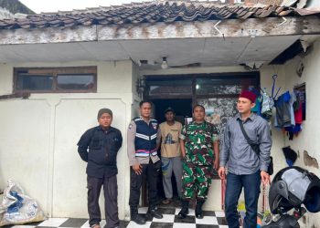 Bhabinkamtibmas Kelurahan Sukamenak Kecamatan Cibeureum BRIGADIR Sandra Murdiana bersama Babinsa SERDA Dian melaksanakan sosialisasi bencana alam kepada warga si Kamoung Bojongnangka Kelurahan Sukamenak