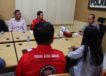 Kapolres Nias AKBP Luthfi, S.I.K. didampingi oleh KBO Sat Intelkam Polres Nias Iptu Yafao Lase, menerima Audiensi dari Pemegang mandat pembentukan DPC Khusus Kepulauan Nias Pemuda Batak Bersatu (PBB)