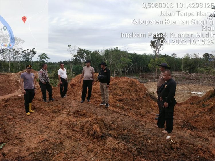 Kapolsek Kuantan Mudik, Iptu Ferry M Fadillah, S.H beserta personel Polsek Kuantan Mudik Polres Kuansing melakukan patroli Pengecekan ke Lokasi Penambangan Emas Tanpa Ijin (PETI) di Desa Saik