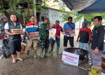 Kodim 0103/Aut bekerja sama dengan stakeholder salurkan bantuan sembako kepada warga terdampak banjir di wilayah Kabupaten Aceh Utara