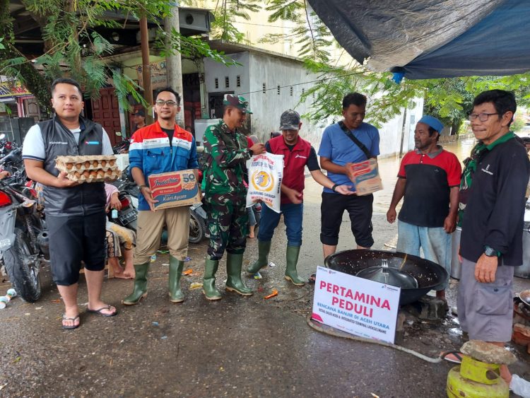 Kodim 0103/Aut bekerja sama dengan stakeholder salurkan bantuan sembako kepada warga terdampak banjir di wilayah Kabupaten Aceh Utara
