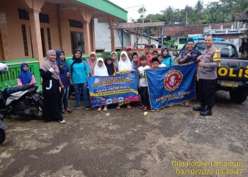 Bhabinkamtibmas Kelurahan Setiawargi BRIPKA Dwi Ringgo bekerjasama dengan Karang Taruna Tunaswargi mengantar kegiatan Gathering anak yatim piatu dari kelurahan Setiawargi Kecamatan Tamansari ke Komplek Asia Plaza