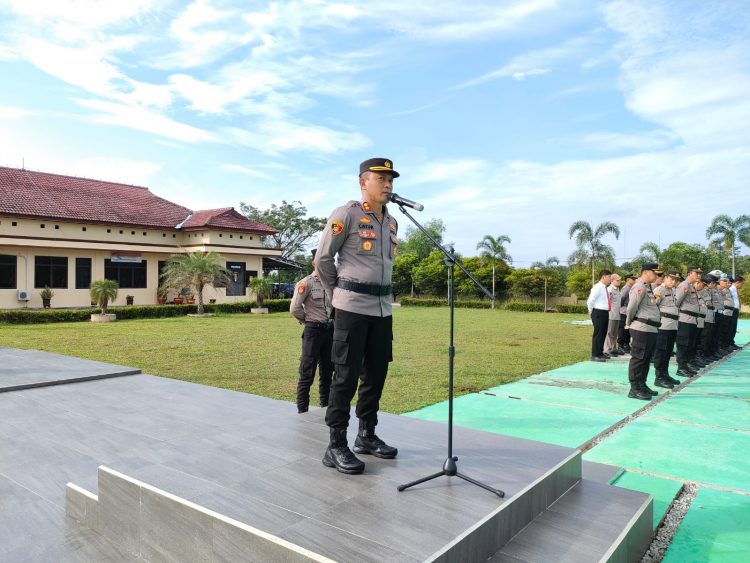 Kapolres Bangka Barat Bangka Barat AKBP Catur Prasetiyo SIK pimpin apel pagi jam Pimpinan
