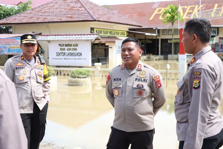 Kapolres Aceh Utara AKBP Riza Faisal, S.I.K., M.M lakukan giat pengecekan situasi dan kondisi banjir pasca tingginya curah hujan yang mengguyur kota lhoksukon