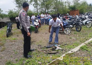 Unit Lantas Polsek Ciawi melaksanakan pembinaan dan penyuluhan serta penertiban knalpot bising di SMK Cijangkar Desa Pasirhuni