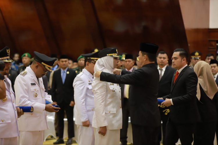 Penjabat Gubernur Aceh Achmad Marzuki melantik PJ Bupati Nagan Raya Fitriany Farhas, pelantikan yang berlangsung di Anjong Mon Mata, Banda Aceh