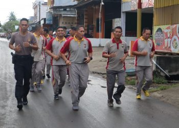 Kapolres Sidrap AKBP Erwin Syah,S.I.K memimpin personelnya melakukan olahraga lari pagi, Tenis, Volly Ball, Tenis Meja dan Bulu Tangkis