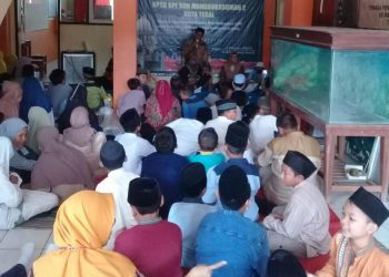 Lantunan Sholawat berkumandang di SD Negeri Mangkukusiman 2 Kecamatan Tegal Timur Kota Tegal dalam acara peringatan maulid Nabi Muhammad SAW 1444 H
