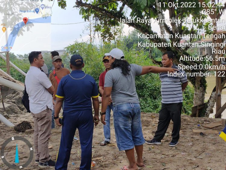 Tim Gabungan Sat Reskrim Polres Kuantan Singingi dan Polsek Benai melakukan patroli dan pengecekan tambang sedot pasir di Sungai Kuantan Desa Talontam