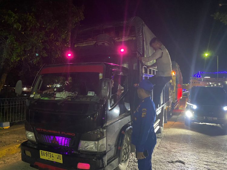 Kasat Polairud Polres Bangka Barat Iptu Sugiyanto SH melakukan silaturahmi di kantor ASDP tepatnya di Pelabuhan Muntok, Bangka Barat