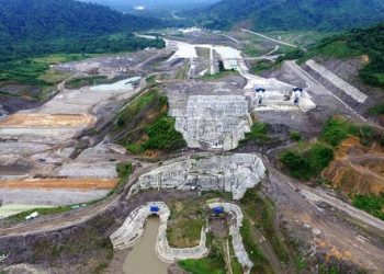 Banjir yang penyebabnya diduga akibat dampak pembangunan bendungan/waduk Keureutoe