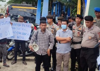 (GPPMS) melakukan aksi unjuk rasa (unras) di Dinas Pemberdayaan Masyarakat Desa (DPMD) Kabupaten Ogan Ilir