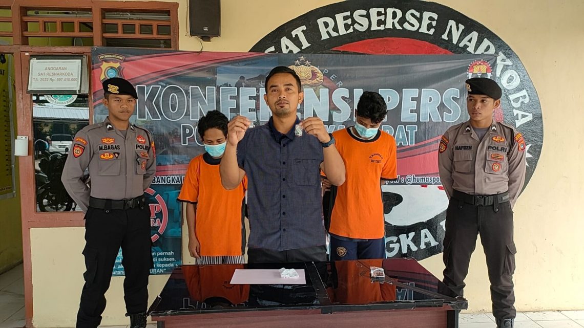 Konferensi pers di dipimpin oleh Kanit 1 Sat Resnarkoba Bripka Sujirmato menjelaskan bertempat di depan kantor Sat Narkoba Polres Bangka Barat