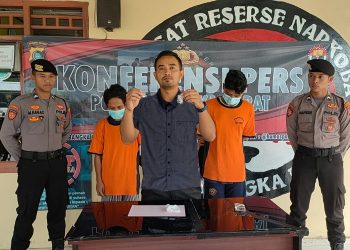 Konferensi pers di dipimpin oleh Kanit 1 Sat Resnarkoba Bripka Sujirmato menjelaskan bertempat di depan kantor Sat Narkoba Polres Bangka Barat