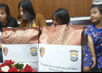 Restorative Justice terhadap terduga pelaku pencurian HP bernama Nurhayati, selain itu juga diberikan bantuan berupa sembako dan uang
