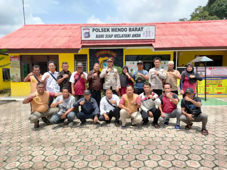 Kapolsek Mendo Barat lakukan Kegiatan sosialisasi dan tatapkan muka bersama Ketua FKPM Se-Kecamatan Mendo Barat pada Kamis 13/10/2022