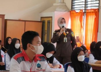 Kejaksaan Negeri Kayuagung melalui program jaksa masuk sekolah, telah mengunjungi beberapa sekolah termasuk di SMA Negeri 2 Kayuagung