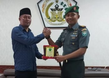 Dandim 0103/Aut Letkol Inf Hendrasari Nurhono S.I.P., M.I.P., Melaksanakan silaturahim kepada Ketua DPRK Lhokseumawe, Ismail A Manaf Bertempat di Gedung Kantor DPRK Lhokseumawe