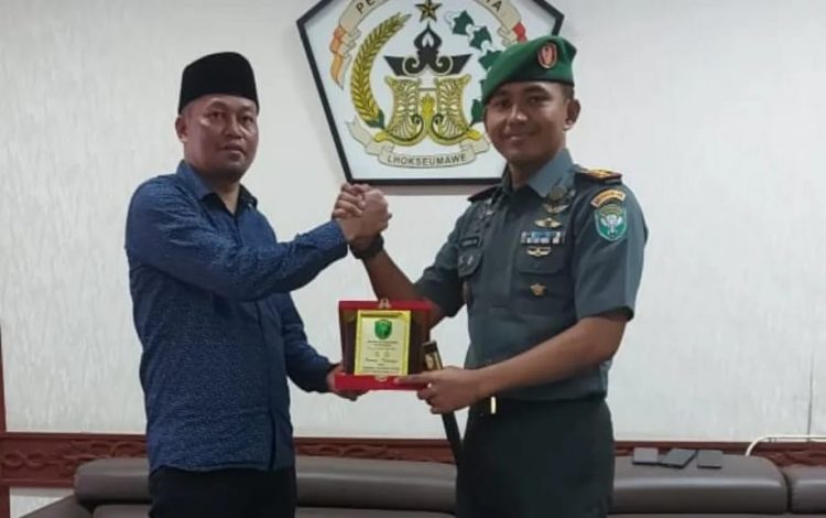 Dandim 0103/Aut Letkol Inf Hendrasari Nurhono S.I.P., M.I.P., Melaksanakan silaturahim kepada Ketua DPRK Lhokseumawe, Ismail A Manaf Bertempat di Gedung Kantor DPRK Lhokseumawe