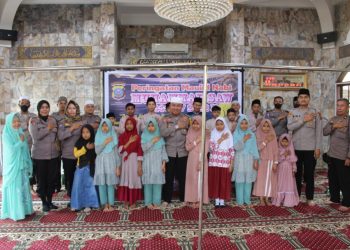 Wakapolres Pematang Siantar Kompol Ismawansa S.I.K MH dan personil Polres Pematang Siantar yang beragama Islam melaksanakan Maulid Nabi Besar Muhammad SAW 1444 H / 2022 M