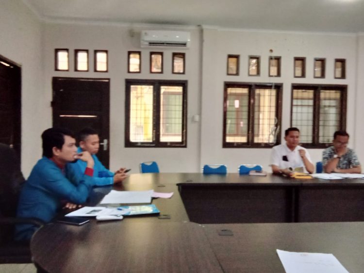 Perundingan di ruang disnaker kabupaten Pelalawan dengan proses Tripartit yang ke-2 (kedua), atas terjadinya perselisihan pemutusan hubungan kerja "PHK" kepada karyawan PT MUSIM'MAS dan pihak management perusahaan PT MUSIM'MAS