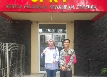Didampingi kuasa hukumnya, Dewi Rati Anggraini melaporkan oknum anggota DPRD Kota Palembang ke Polda Sumsel atas dugaan tindak pidana menggunakan keterangan palsu dan atau surat palsu