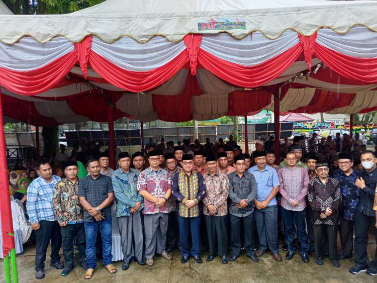 Penjabat Bupati Aceh Barat Drs. Mahdi Effendi menggelar silaturrahmi dengan segenap elemen masyarakat Aceh Barat