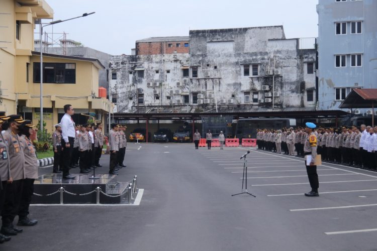 Dirreskrimum Polda Sumsel, Kombes Pol M Anwar Reksowidjojo disela-sela apel pagi di halaman Mapolda Sumsel