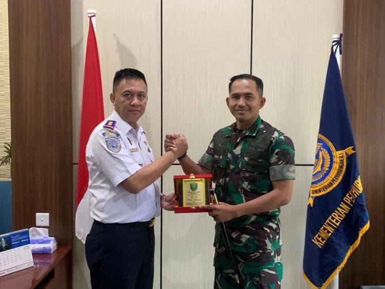 Dandim 0103/Aut Letkol Inf Hendrasari Nurhono S.I.P., M.I.P., Melaksanakan silaturahim di Kantor Kepala KSOP Lhoksemawe, Samsul arif hutagalung S.E., M.M
