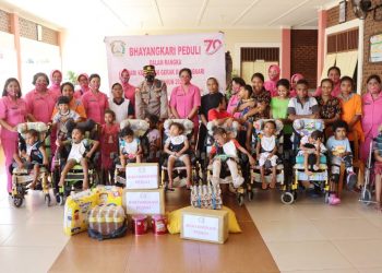 Pengurus Cabang Bhayangkari Belu anjangsana ke Warakawuri dan anak-anak panti asuhan