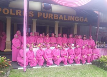 Ketua bhayangkari polres purbalingga mengelar lomba kreasi tumpeng