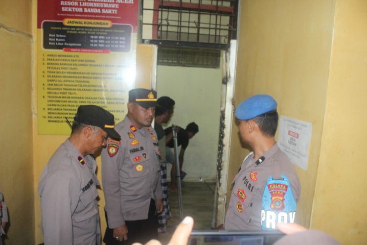 Kapolsek Banda Sakti, Iptu Faisal, SH pimpin kegiatan pemeriksaan ruang tahanan di Mako Polsek Banda Sakti