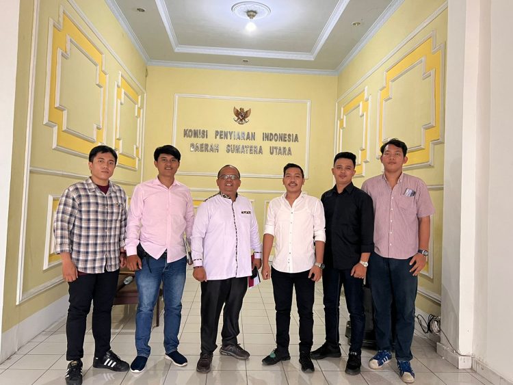 Ramses Simanullang, SE.,M.Si Komisioner KPID SUMUT Menerima Kunjungan Silaturahmi dari Panitia Natal AMSRO (Angkatan Muda Sirajaoloan) Sumatera Utara. Senin, 17/102022