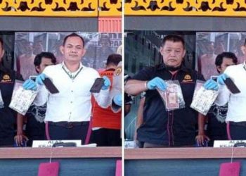 Kasat Reskrim Polres Pangkalpinang, AKP M Adi Putra memperlihatkan barang bukti sejumlah uang palsu yang berhasil diamankan dari tiga orang pelaku