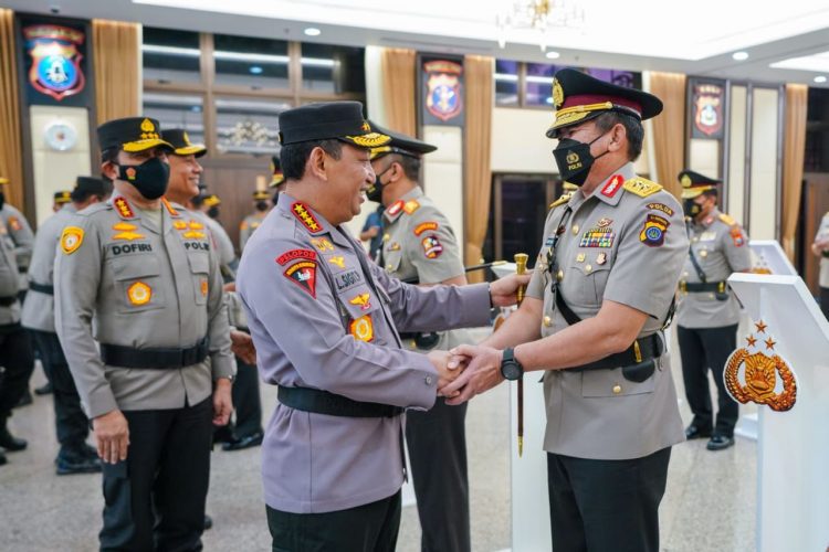 Kapolri Jenderal Listyo Sigit Prabowo memimpin Upacara Serah Terima Jabatan (Sertijab) sejumlah Perwira Tinggi (Pati) Polri di Gedung Rupatama, Jakarta Selatan