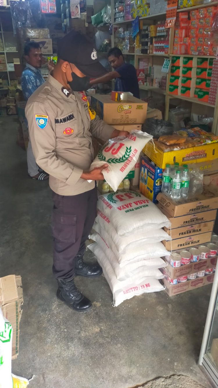Jajaran Polsek Sawang pastikan stok sembilan bahan pokok (sembako) di pasar - pasar tradisional di Kecamatan Sawang