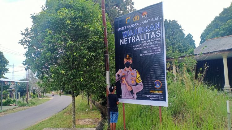 Polres Bangka Barat memasang sepanduk di tempat strategis Kab. Bangka Barat