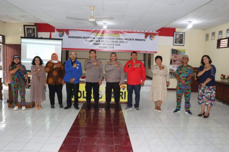 Wakapolres Dairi Kompol Denny Boy Panggabean, SH, MH bersama Kabag Ren Polres Dairi Kompol B. Girsang, SH pimpin pelaksanaan Responden Eksternal dalam rangka pengisian data persepsi indeks tata kelola online (ITK-O)