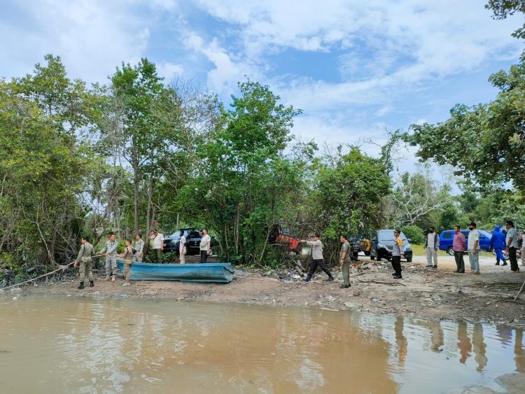Polres Bangka beserta Tim Gabungan (Sat Pol.PP dan Kecamatan Sungailiat) mendatangi kawasan Tambang Inkonvesional ilegal di Daerah Aliran Sungai (DAS) Lingk. Nelayan I, Lingk. Jalan Laut dan Kampung Pasir