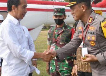 Kapolres Bangka Barat AKBP Catur Prasetiyo saat Menyambut Presiden RI Joko Widodo