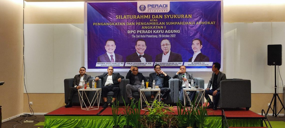 Ketua Pengadilan Tinggi Palembang, Dr. Moh Eka Kartika EM, SH., M.Hum., memimpin langsung sidang terbuka untuk mengambil sumpah/janji sebanyak 22 orang calon Advokat dari DPC PERADI KAYU AGUNG