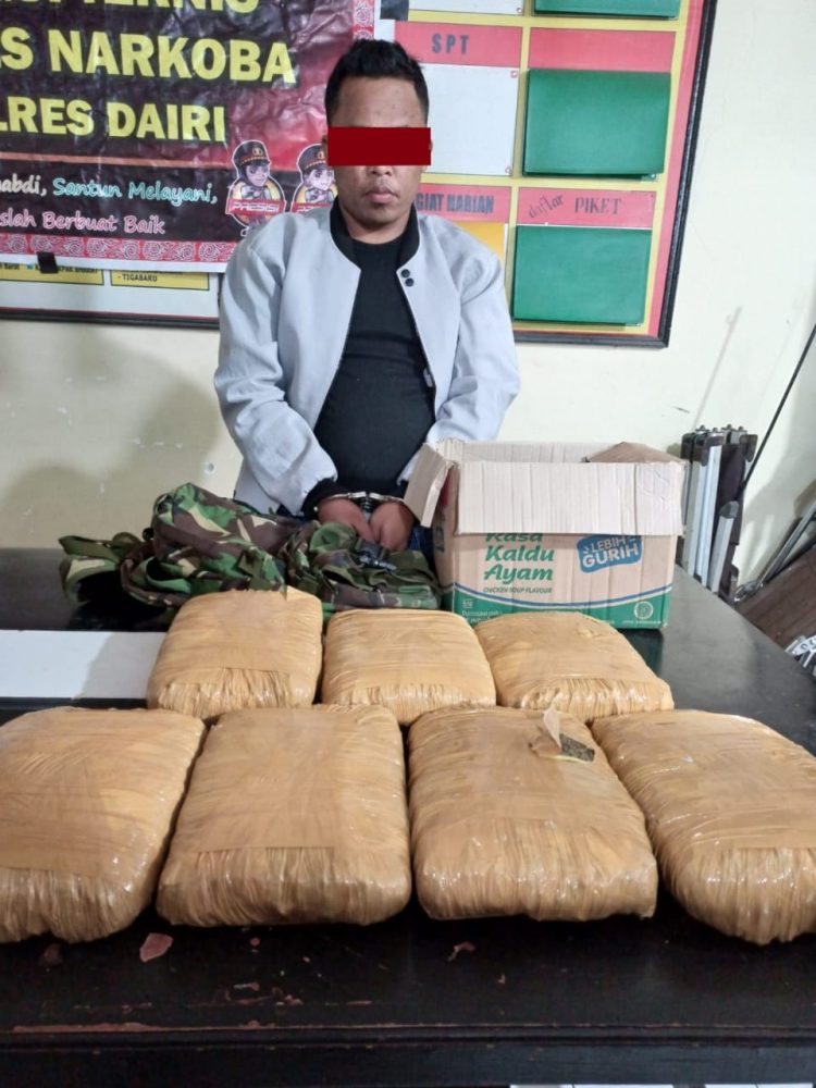 Sat Narkoba Polres Dairi berhasil menangkap seorang pria yang mengedarkan narkotika jenis Ganja di Desa Lau Tawar Kecamatan Tanah Pinem